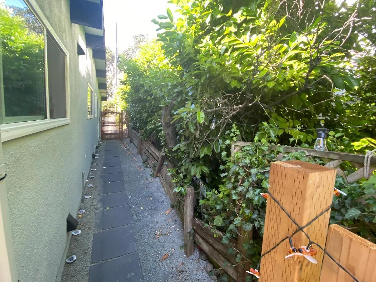 Hudson Homes Bnb 0*, Victoria