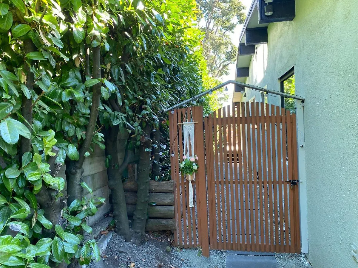 Hudson Homes Bnb 0*, Victoria Canada